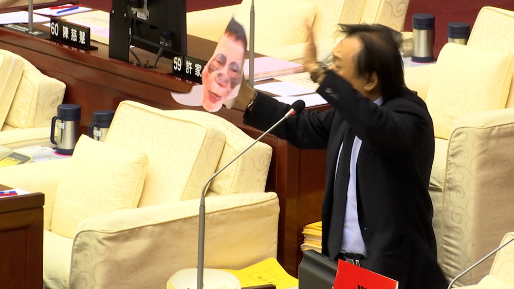 延續送禮傳統！王世堅：送萬安警報 警示施政螺絲鬆了