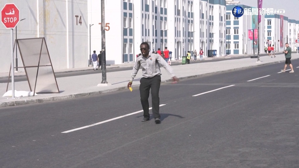 世足共通語言"紅黃牌" 指揮交通一目了然