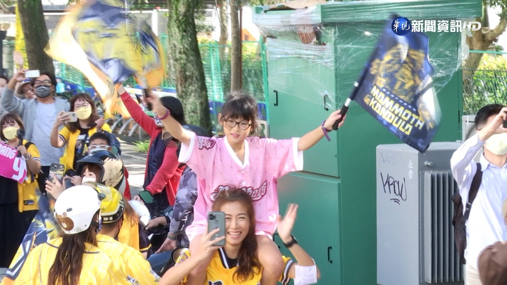 北部象迷站出來! 兄弟封王遊行人潮湧現