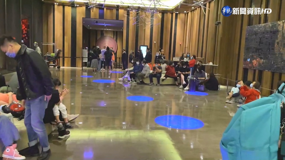 北市W飯店跳電 驚!電梯突墜"客受困缺氧"