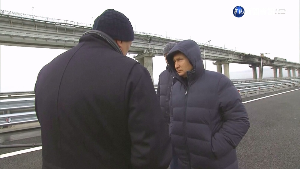 克里米亞大橋復建中 普丁親自駕車巡視