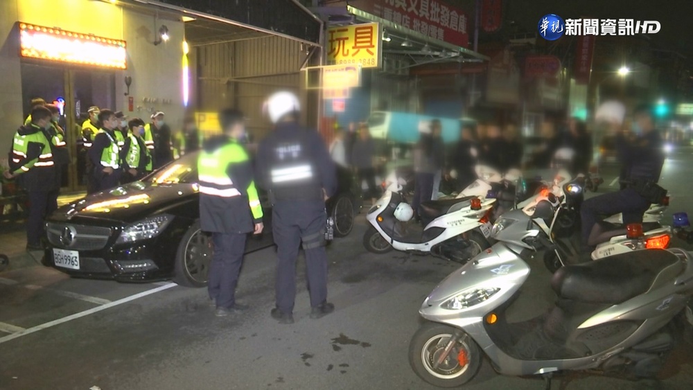 4男酒吧看世足! 支持球隊不同激動互叫囂