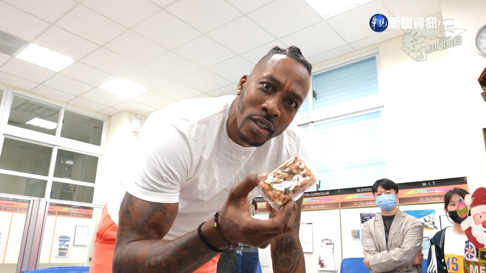 霍華德37歲生日訪校園 大嗑沙其馬讚好吃