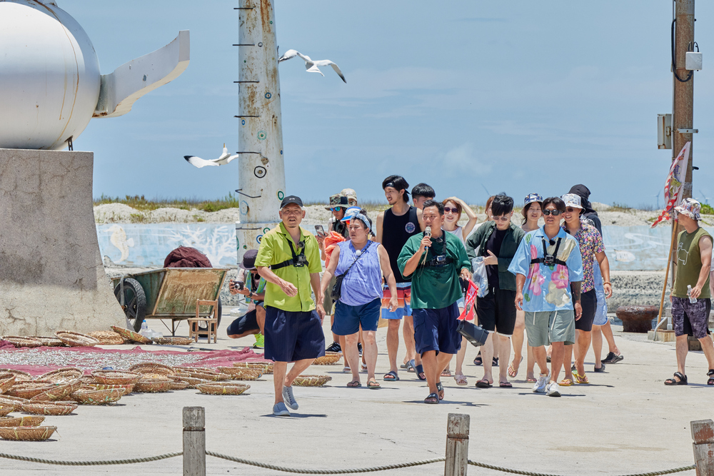 《歡迎光臨》女神周曉涵摸海參體驗傳統捕魚 壯觀海鷗景象 林美秀形容像流星雨？！