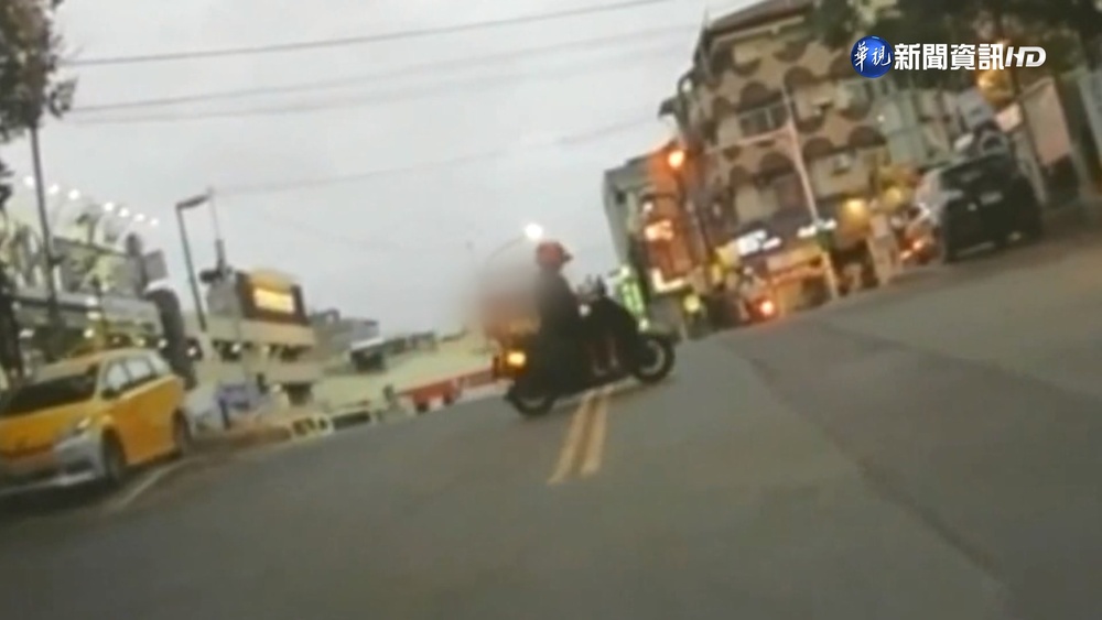 23秒累計7件外送員違規! 違停.逆向.占道亂象多