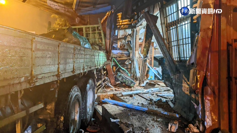 疲勞別上路! 貨車駕駛"沒煞車"撞進民宅