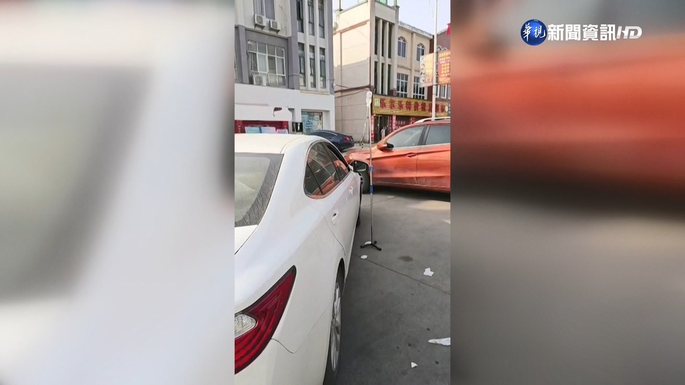 中國放鬆防疫亂象增 湖北病患車上吊點滴