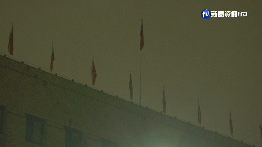 涉詐助理費!高虹安剛交保 北檢遭闖升"民進黨旗"