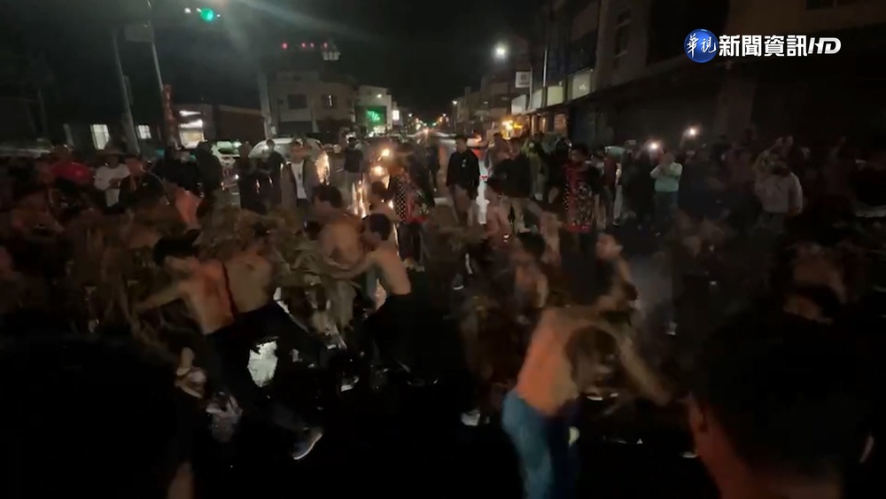 卑南少年頂寒風打赤膊 卑南族"猴祭"驅晦氣