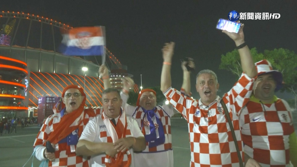 克羅埃西亞奪世足季軍 球迷揮國旗.嗨唱慶祝