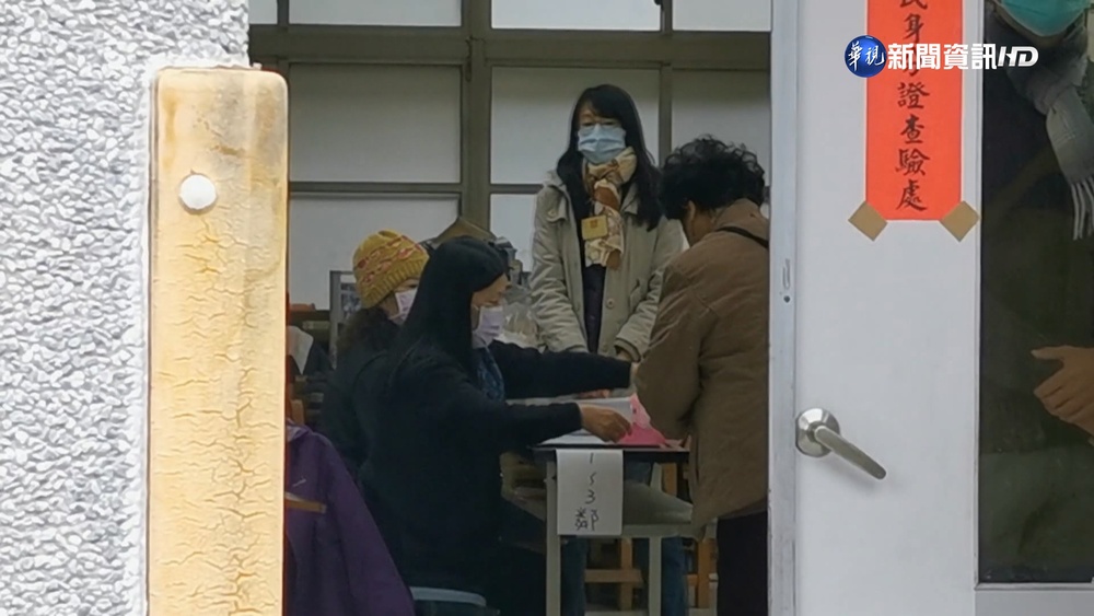 嘉義市長投票遇寒流 降低民眾一早投票意願