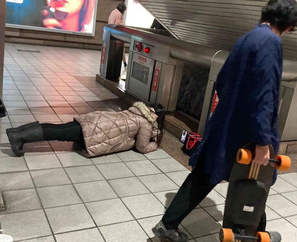 把握時間？她捷運等車做「棒式」還視訊 北捷給回應