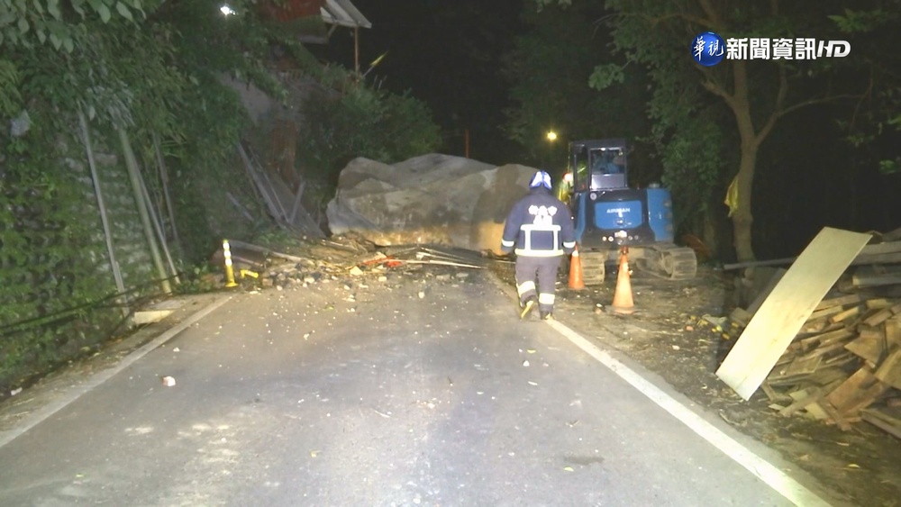 巨石砸爛濟公廟 廟公爬出瓦礫堆逃過死劫