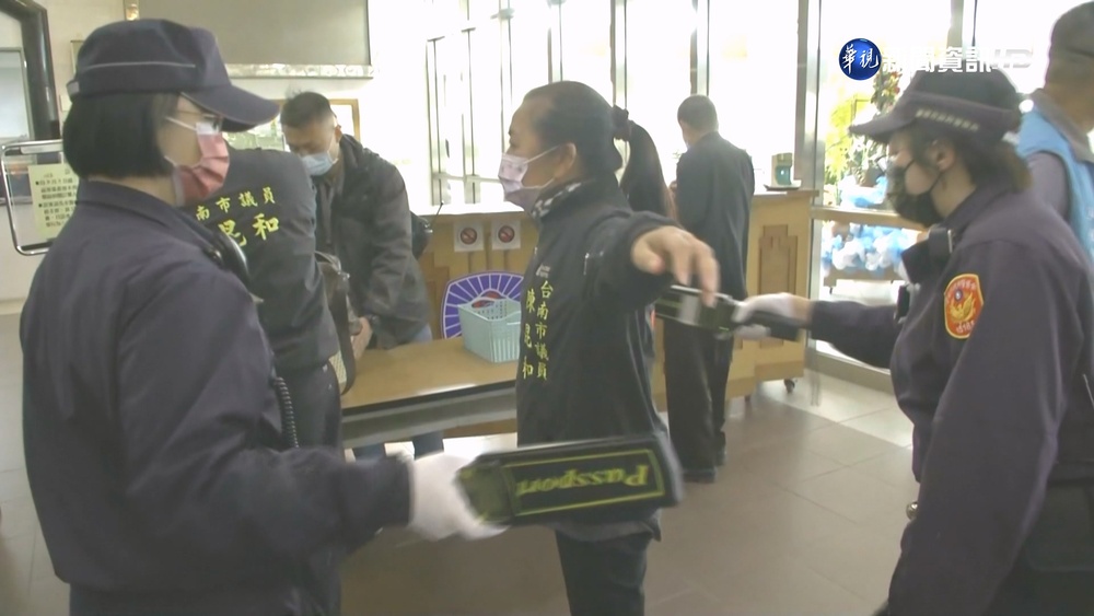 跑票就開除!南市議長激戰 警出動"探測器"