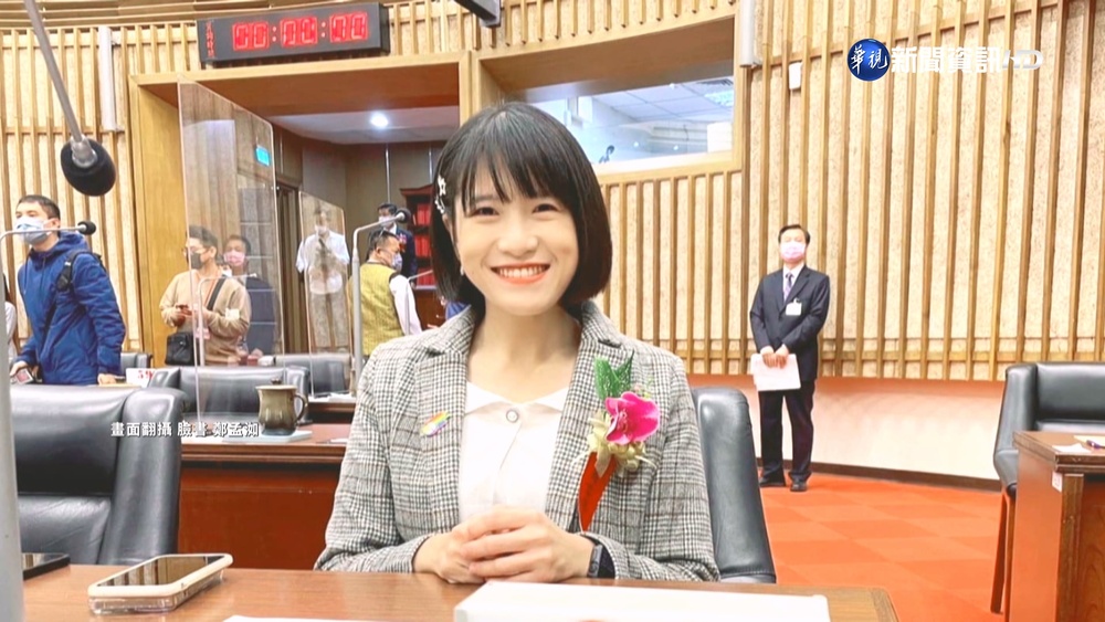 議員變身! 鄭孟洳PO對比照 網驚:這是同一人?