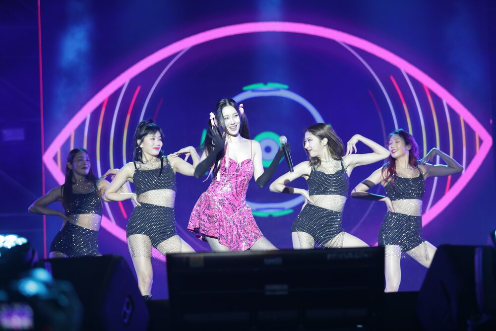 台南耶誕演唱會超嗨！直播衝250萬高點閱 韓國女神宣美不畏風寒熱情開唱