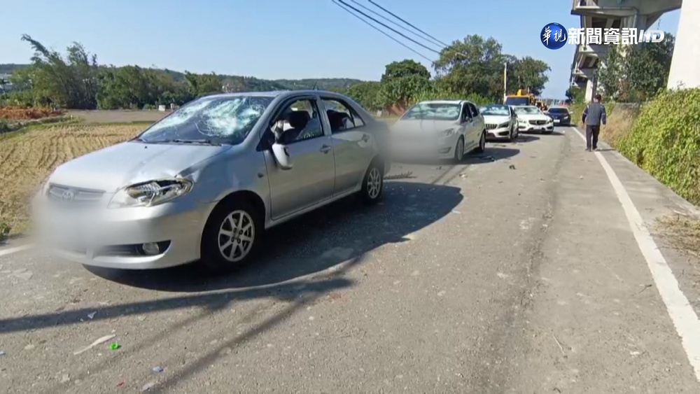 疑土方爭奪! 苗栗近40人鬥毆 砸毀8車4傷