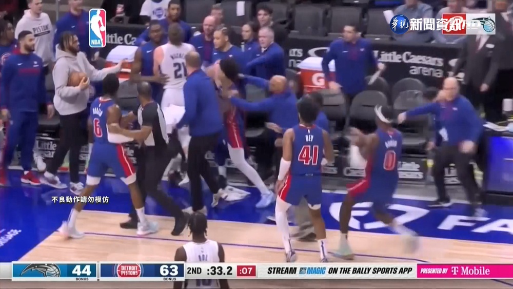 魔術.活塞"拳"武行 M.Wagner猛推反遭肘擊