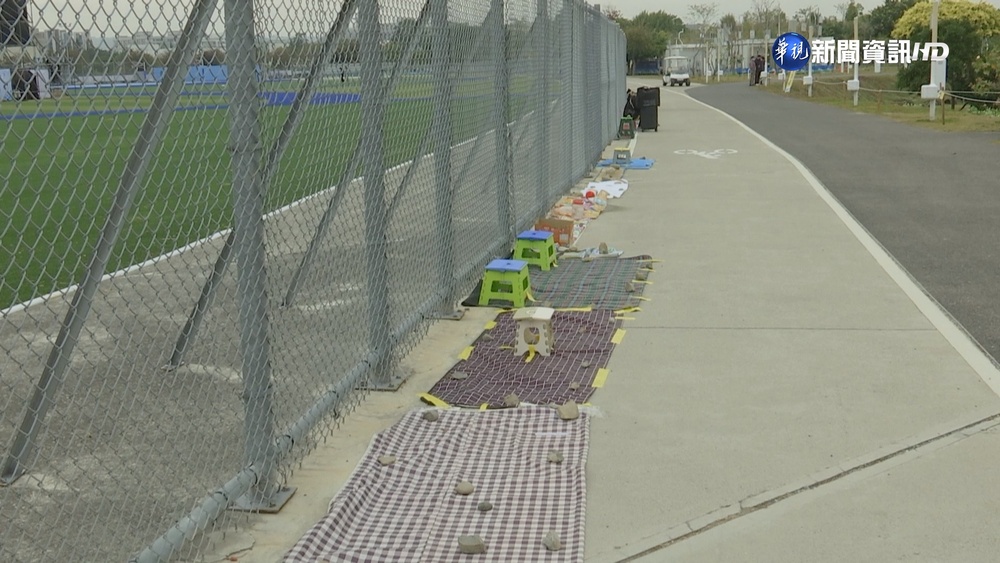 搶排台中跨年晚會 中央公園出現"排隊椅陣"