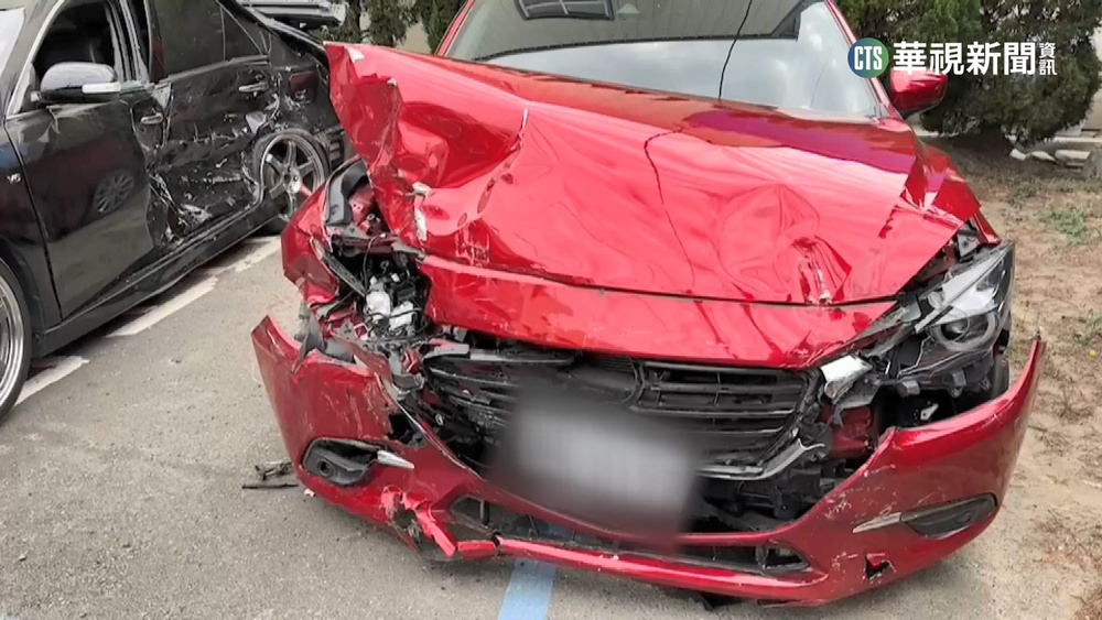 疑車速太快過彎失控! 20歲駕駛撞麵攤釀2傷