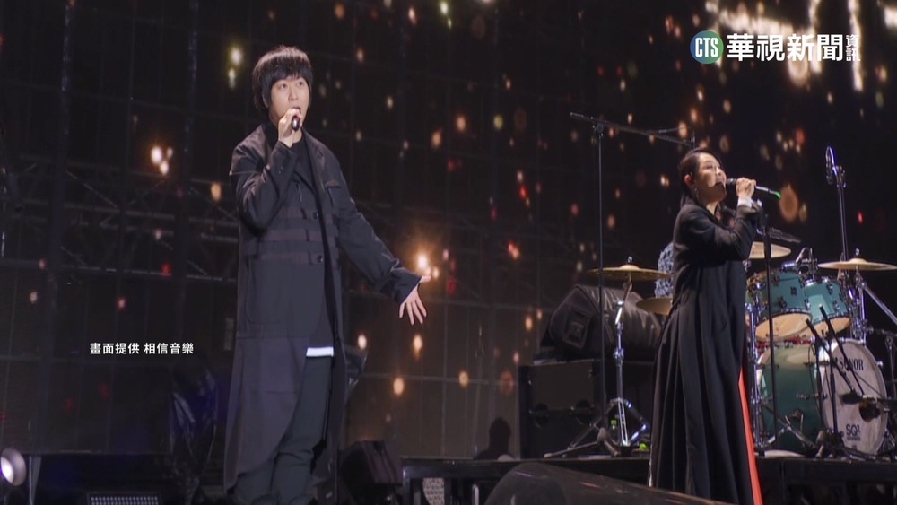 五月天演唱字幕"出包" 竟是天后搞的鬼!