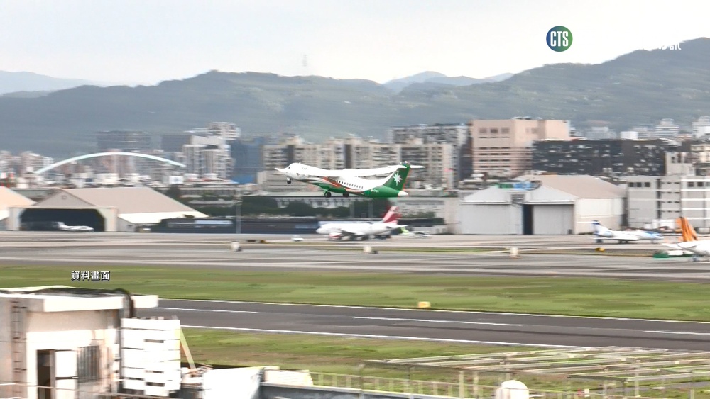 台股2023年首交易日 長榮航開盤即下跌