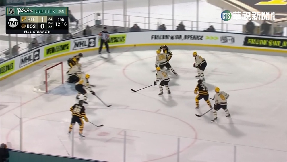 百年芬威球場變身 鋪冰面舉辦NHL經典賽