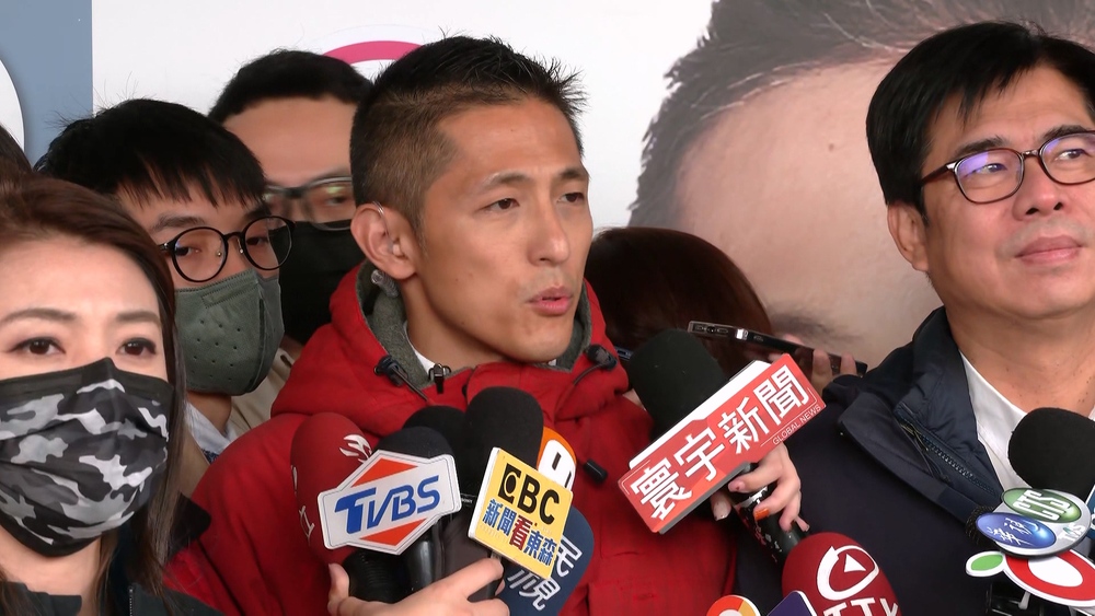 選前衝刺！陳其邁陪車掃 吳怡農：現金補助是一時 長期投資更重要