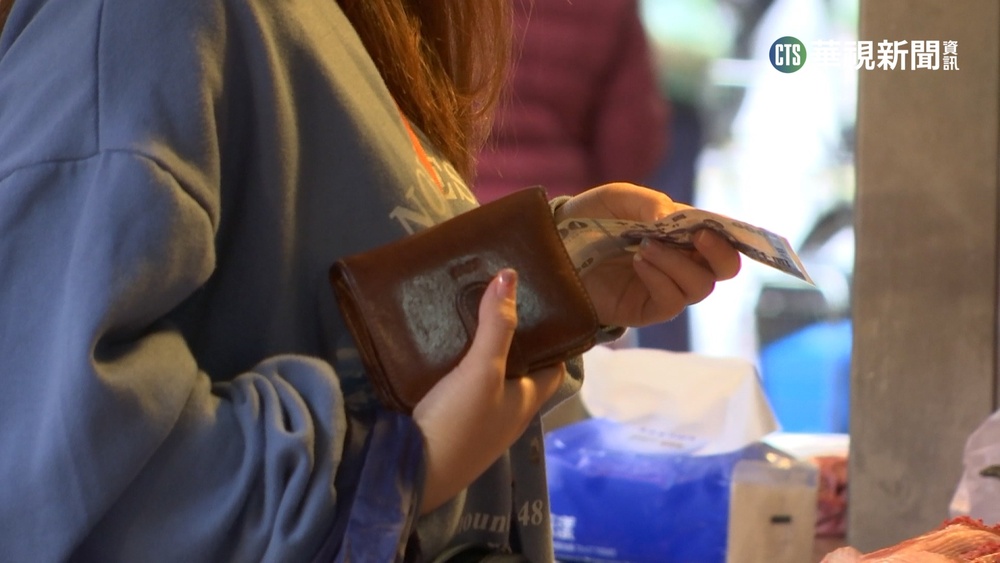 政院拍板每人發6千 民:物價漲.很快就花光