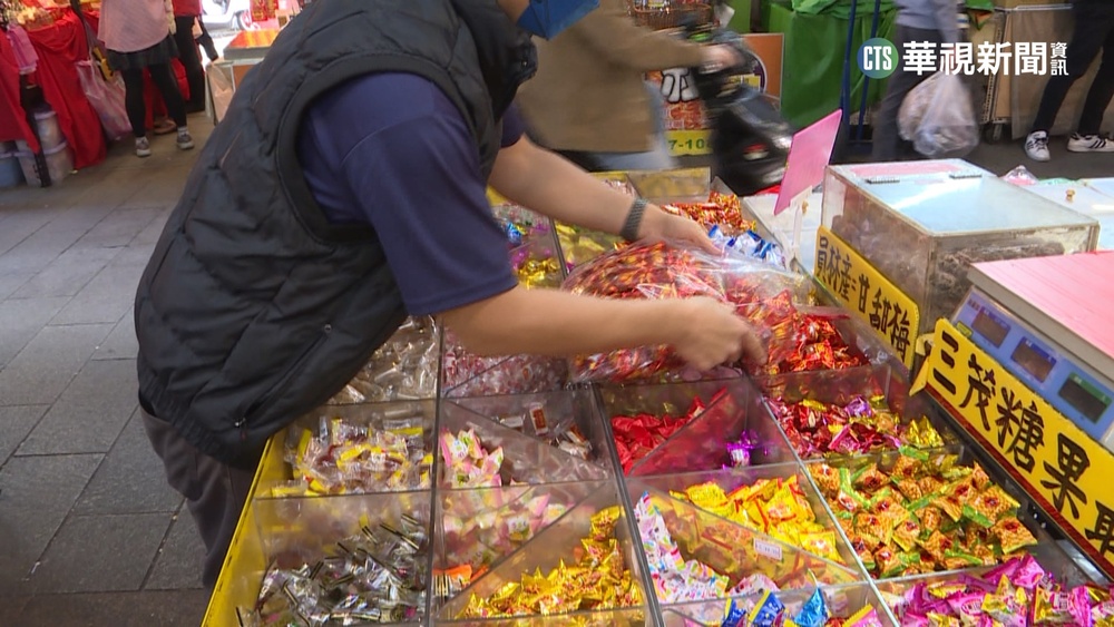 三鳳中街辦年貨買氣夯 老闆忙翻喊到燒聲