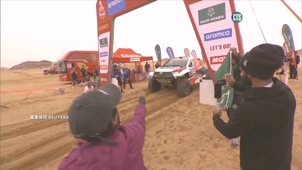 達卡拉力賽險象環生 溪水暴漲越野車受困