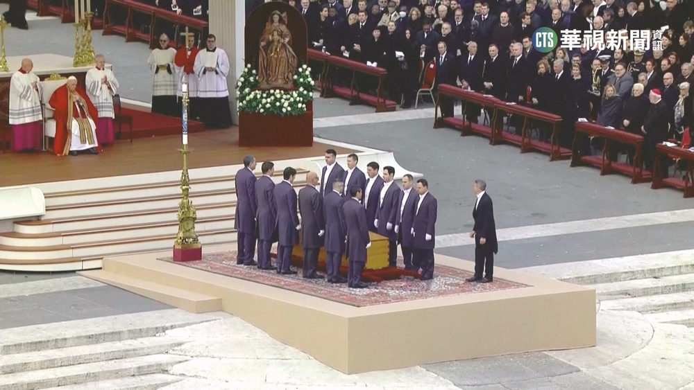 5萬人致敬! 本篤十六世葬禮 教宗方濟各主持