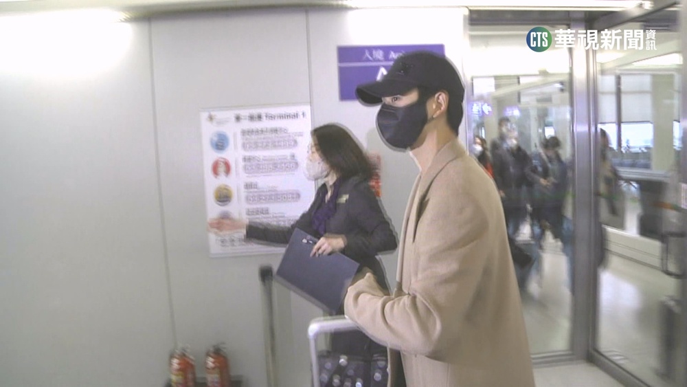 等了3年!丁海寅現身桃機 與粉絲近距離互動