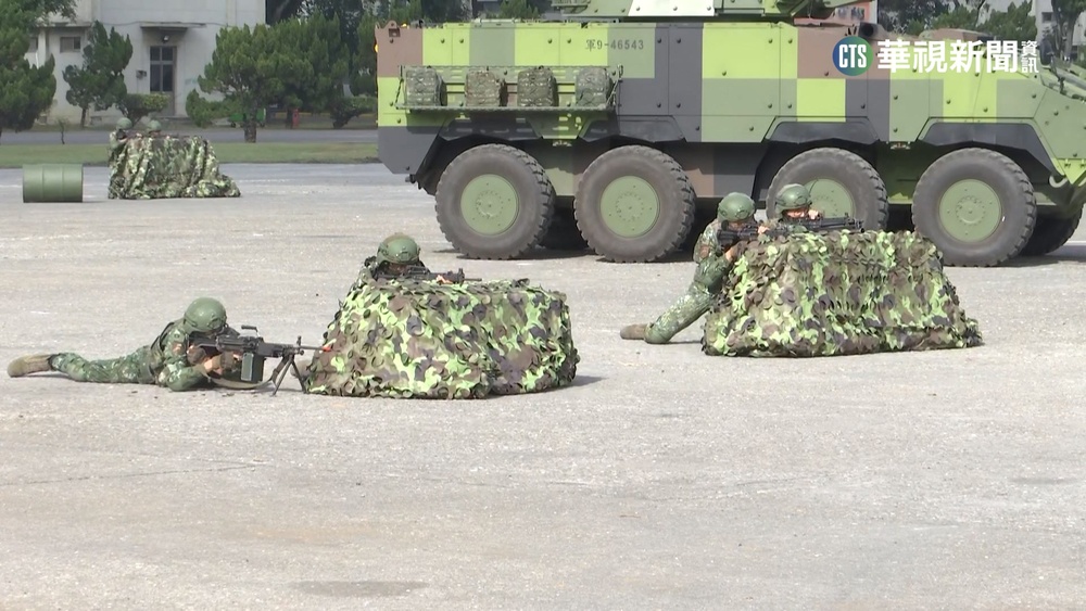 視導空軍4聯隊 總統:共軍活動無助兩岸關係