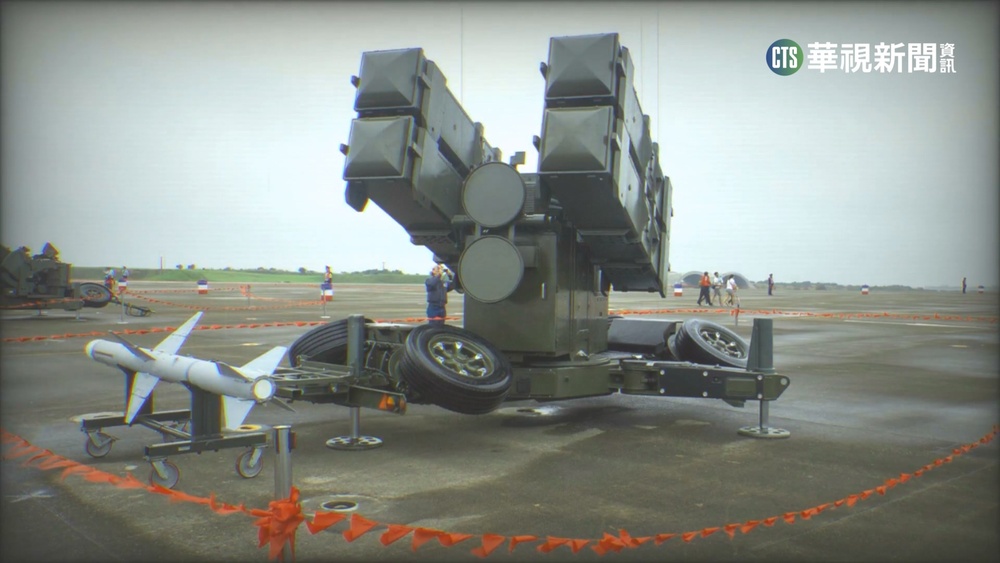 美軍援烏30億 布萊德雷戰車.海麻雀飛彈入列