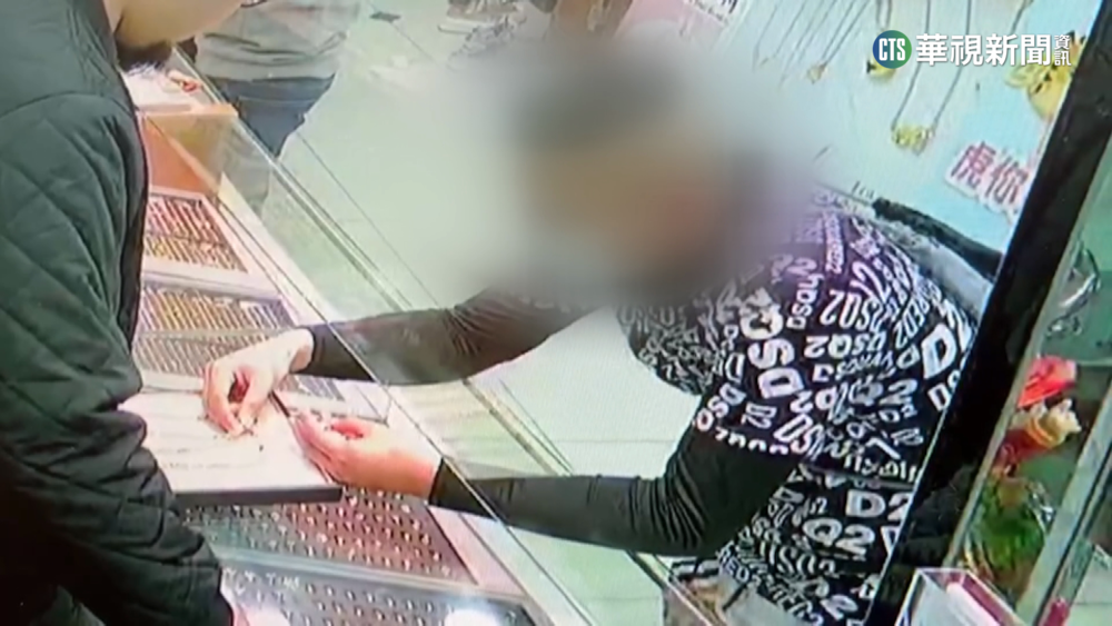 假買金飾真搶劫 男躲追緝跳3層樓高大排