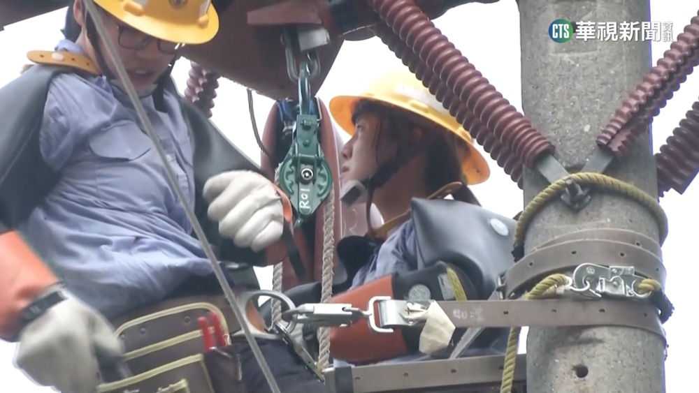 "台電版奧運"蜘蛛人爬電桿 空姐也參賽