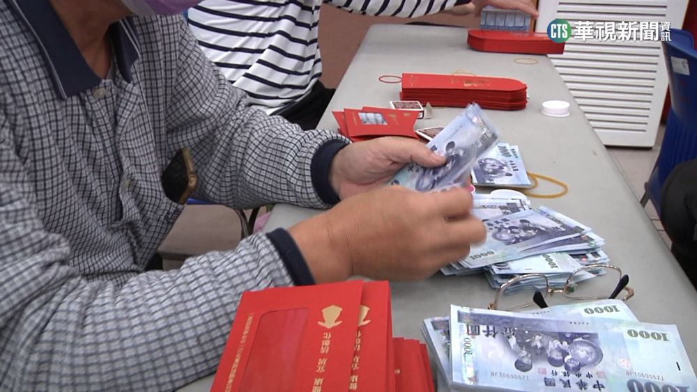 現金6千先進口袋 彰市長輩領敬老禮金笑開懷