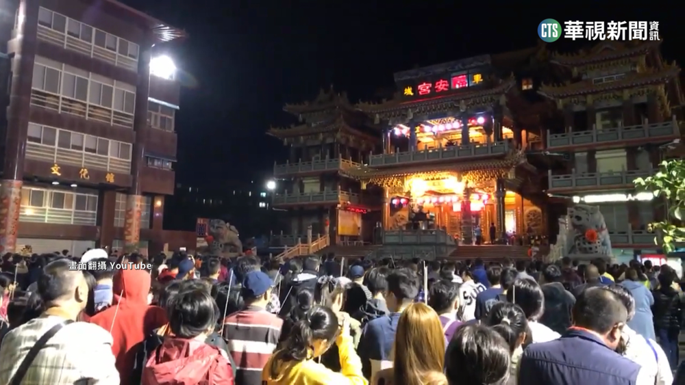 疫情停辦兩年 廟宇新春恢復拜頭香.送錢母活動
