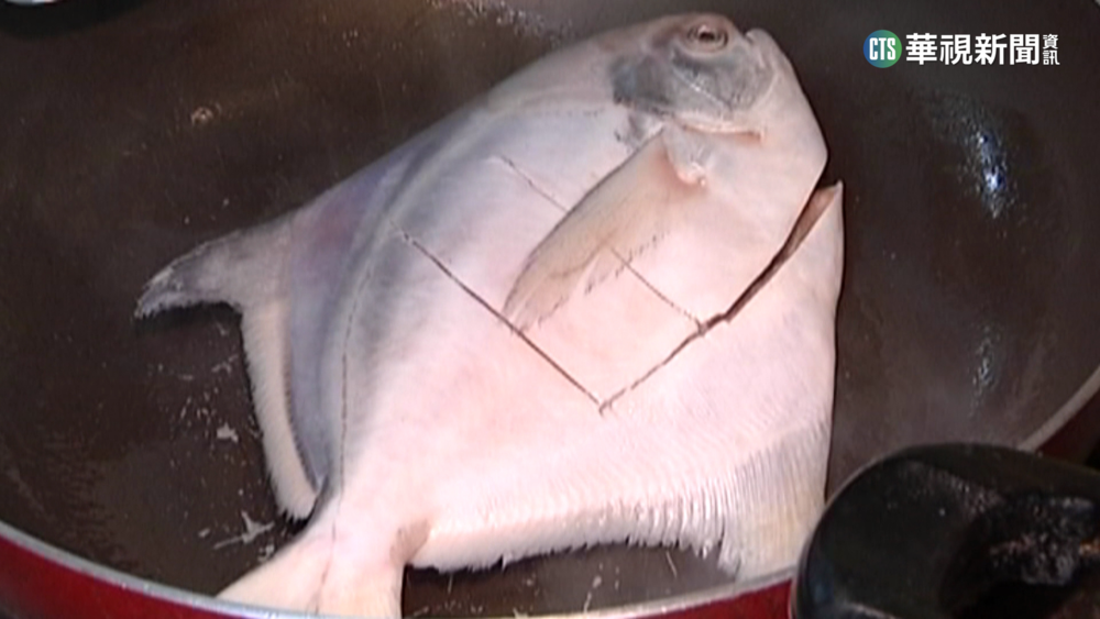 白鯧量少價揚 嘉義東石魚市場1公斤飆2500元