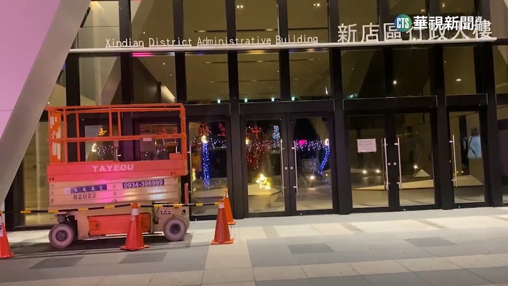 男子新店區公所咆哮 持刀劃傷員警臉頰