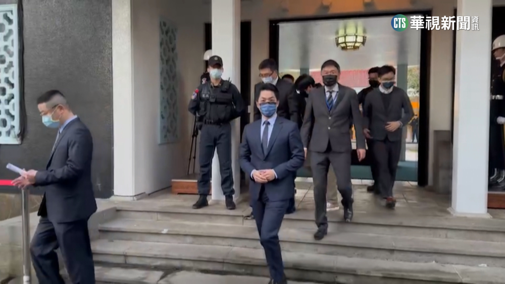 蔣經國逝世35周年　蔣萬安謁陵拭淚緬懷