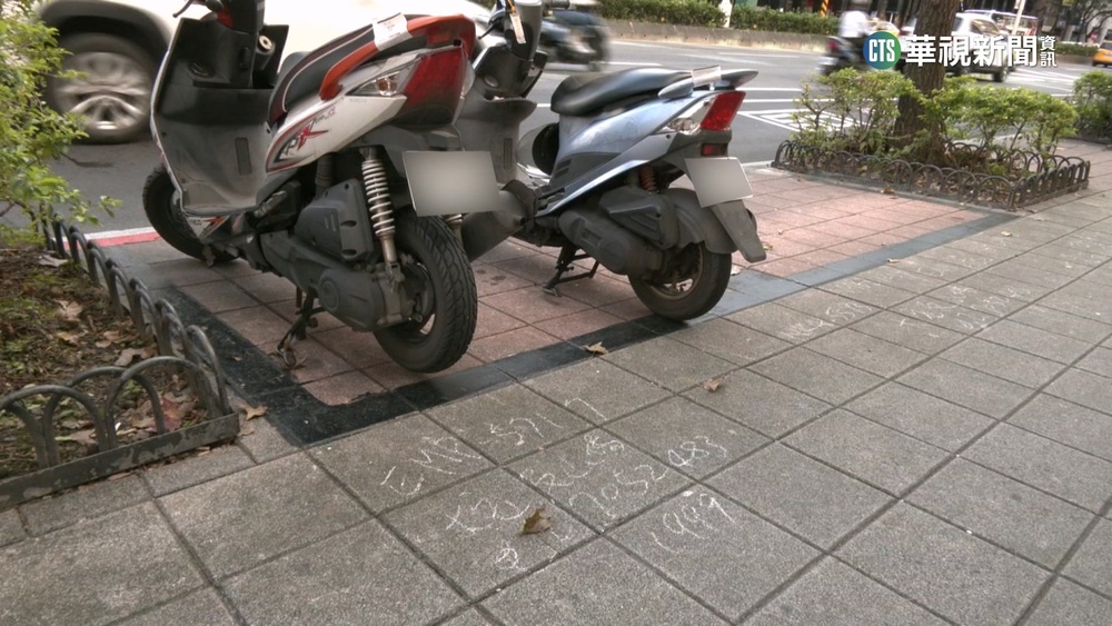 車格塗銷收費告示未拆！　女騎士停車格遭拖吊
