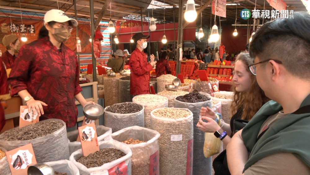 年前最後周末 年貨大街人氣.買氣強強滾