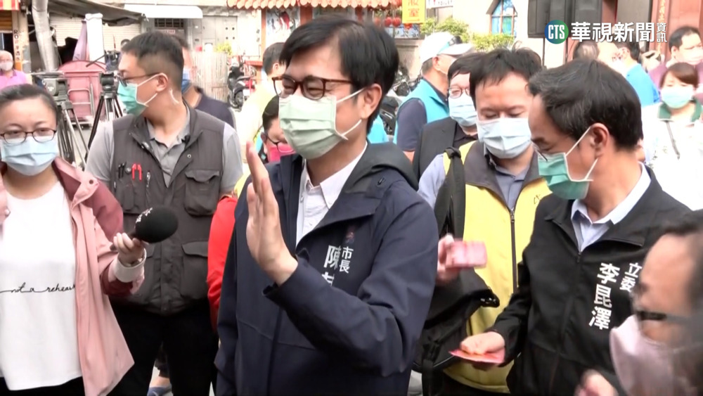 陳其邁發兔年小紅包 民眾搶領添喜氣