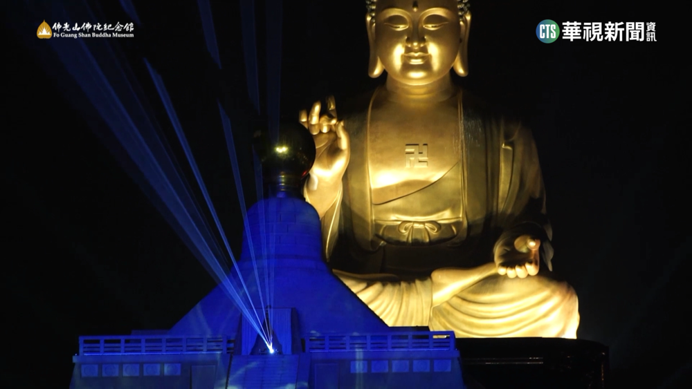 佛光山平安燈法會 500架無人機高空展演