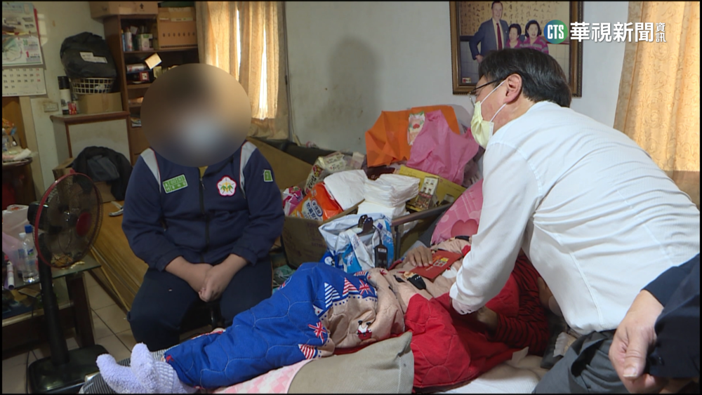 父離世.祖母臥病榻 13歲國中生獨扛生計