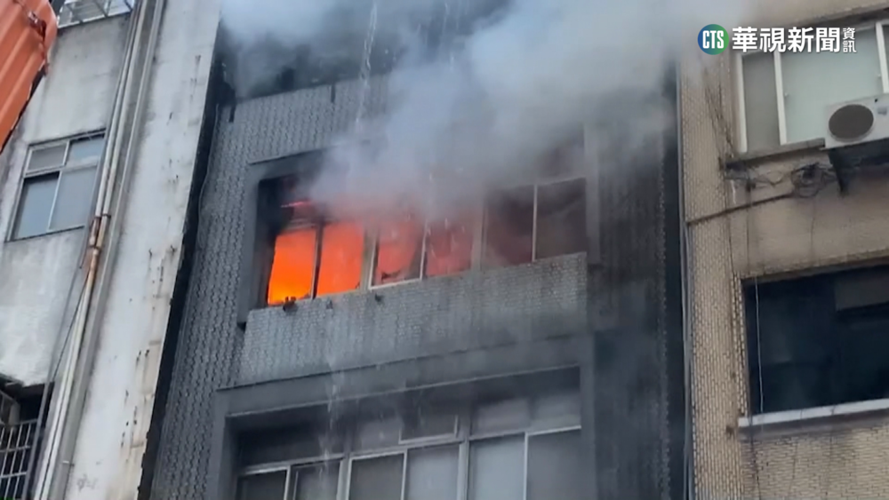 打翻煤油暖爐釀禍 北市民宅火 2住戶急脫困