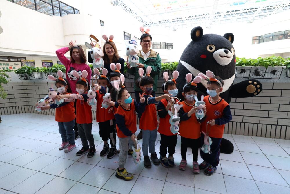 2023高雄燈會移師蓮池潭！ 最萌小兔提燈1/26下午發送