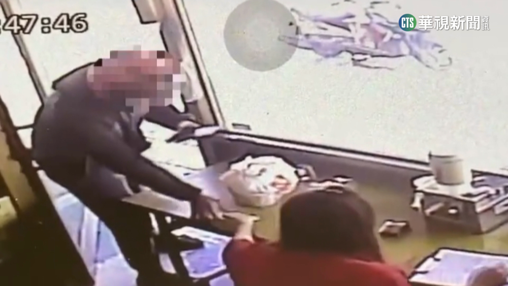 玩具偽鈔持續流通　外送員找錢「專給假百元」